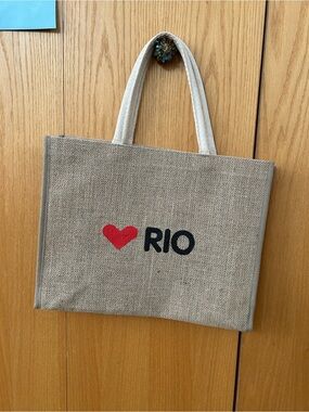 Rio tote bag. Burlap. Super cute for Rio lovers! Check photos and size  🇧🇷